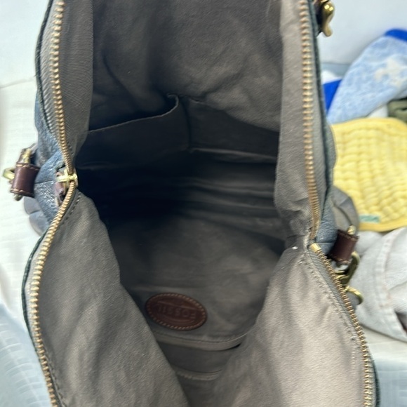 Fossil The Explorer Leather Fold-Over Crossbody Bag in metallic silver - Picture 9 of 12